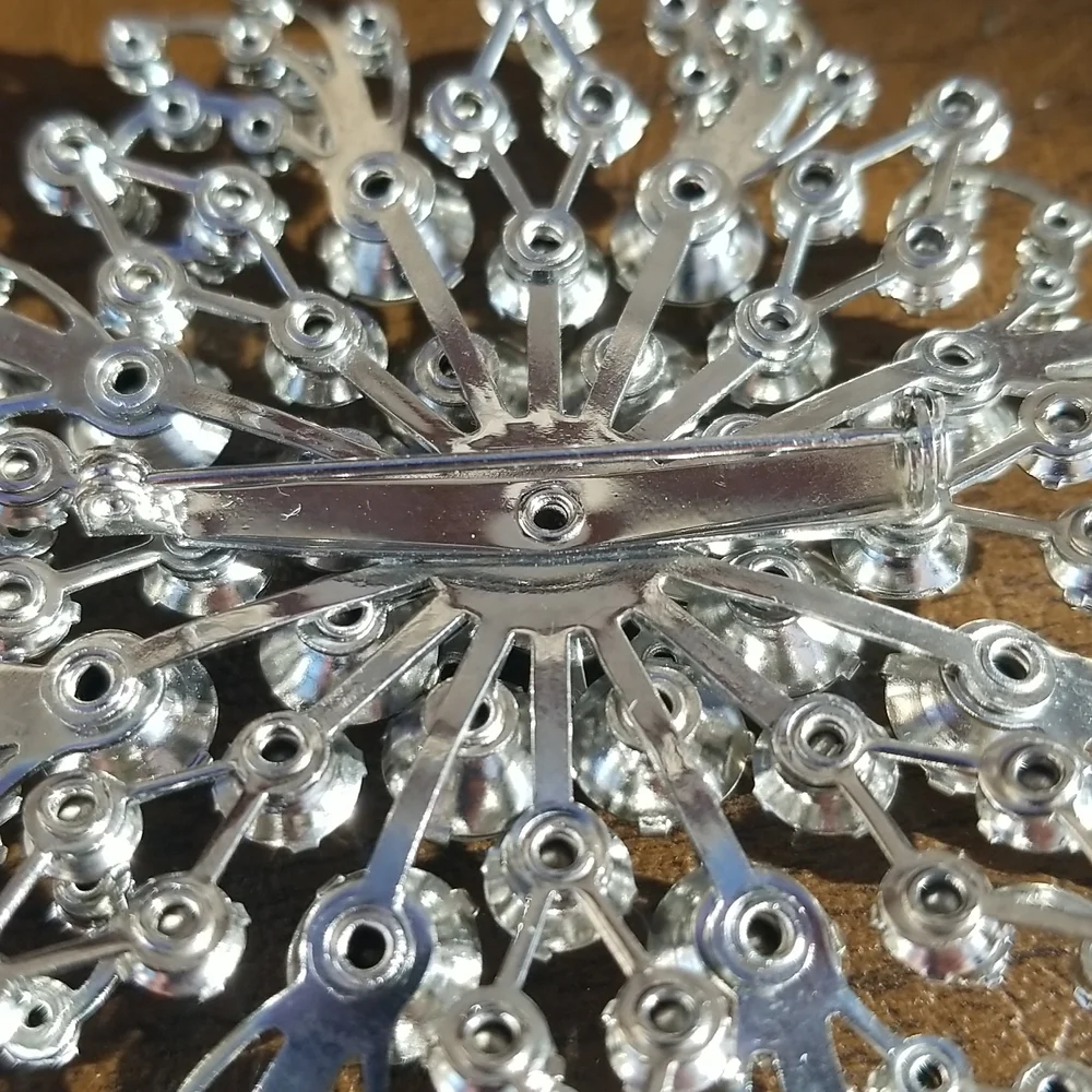 Vintage Large Rhinestone Snowflake Brooch - Picture 9 of 9